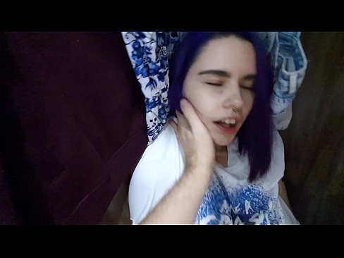 ❤️ Hittade min syster i garderoben och hjälpte henne att komma ❤️ Sexvideo at us sv.extratorrents.top ﹏